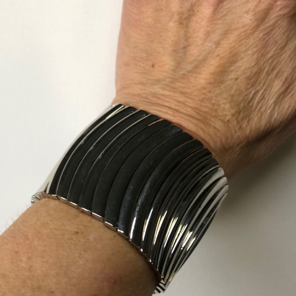 Bracelets - Picture 3 of 4